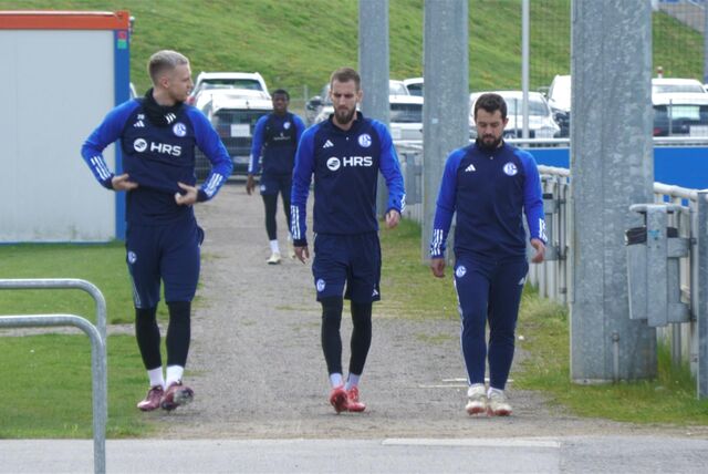 Dominick Drexler (m.) wurde heute mit Spannung auf dem Trainingsplatz der U23 erwartet.