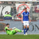 Schalker Spieler nach dem 1:1-Ausgleichstor von Hannover 96