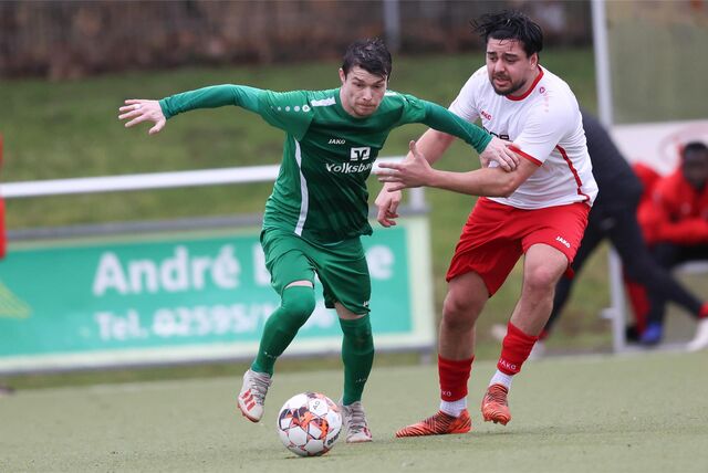 Der SuS Olfen, um Andre Zolda (l.), empfängt am Sonntag Union Lüdinghausen zum Derby.