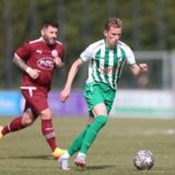 Ben Knappmann schießt den Ball.