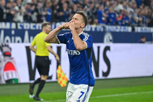 13.04.2024, Fussball, 2. Bundesliga, 29. Spieltag Saison 2023/2024, FC Schalke 04 – 1. FC Nuernberg, Paul Seguin (FC Schalke 04) freut sich über das Tor zum 2:0.