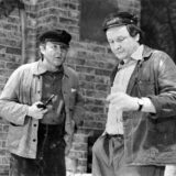 Auf der Bühne staunen, im Publikum lachen: Das war das Erfolgsrezept der Kolpingspielschar Cappenberg, die seit 1927 plattdeutsche Stücke auf die Bühne brachte. Dieses Foto stammt aus dem Jahr 1980.