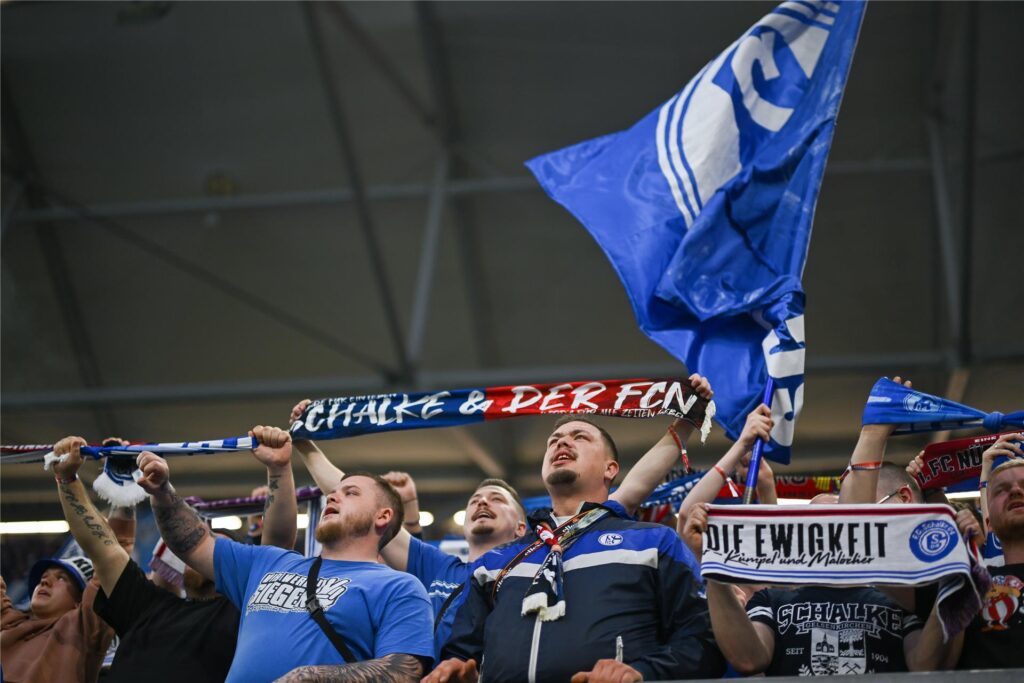 Die Fans haben beim FC Schalke 04 eine große Bedeutung. Die Fans haben beim FC Schalke 04 eine große Bedeutung.