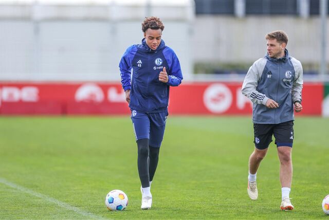 10.04.2024, Fussball, Saison 2023/2024, 2. Bundesliga, Training FC Schalke 04, v. l. Assan Ouédraogo (FC Schalke 04)