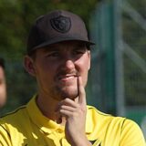 David Matern, Co-Trainer des SV Langschede, hat mit der Mannschaft einen Lauf.