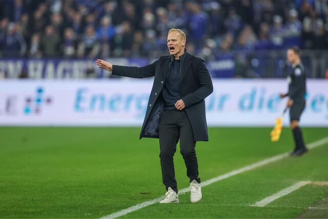 01.03.2024, Fussball, 2. Bundesliga, 24. Spieltag, Saison 2023/2024, FC Schalke 04 – FC St. Pauli, Cheftrainer Karel Geraerts (FC Schalke 04)


Foto: Tim Rehbein/RHR-FOTO
