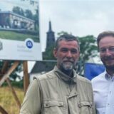 Investor Georg Eskes (hier im August 2022 mit Architekt Henning Radke) hat die ersten Verträge für die neuen Eigentumswohnungen an der Waltroper Straße abgeschlossen.