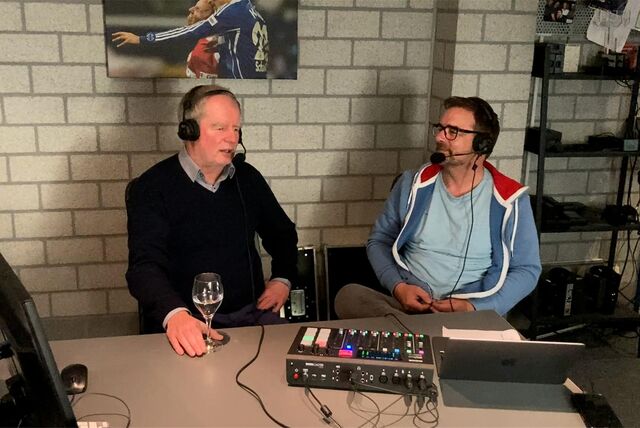 Schalke-Experte Norbert Neubaum (l.) und Schalke-Reporter René Preuß (r.) sprechen über den FC Schalke 04.