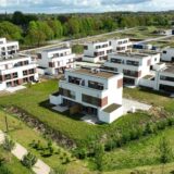 Im Neubaugebiet Wohnen im Auenpark sind bereits einige Häuser fertiggestellt, in den nächsten Wochen soll der dritte Bauabschnitt beginnen.