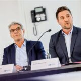 Die Polizisten Michael Detscher (aD, l) und Dustin Wisnewski bei einer Pressekonferenz zu dem «Cold Case».