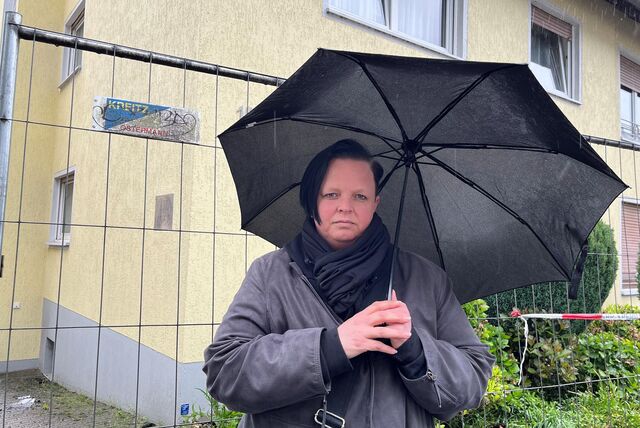Stefanie L. aus Schwerte steht vor dem Brandhaus in Schwerte.