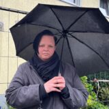 Stefanie L. aus Schwerte steht vor dem Brandhaus in Schwerte.