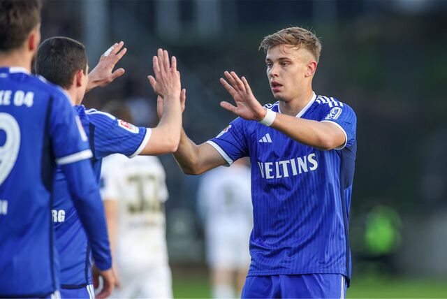 19.04.2024, Fussball, 2. Bundesliga, 30. Spieltag, Saison 2023/2024, SV Elversberg 07 – FC Schalke 04, Keke Topp (FC Schalke 04) jubelt nach seinem Tor zum 1 zu 1.