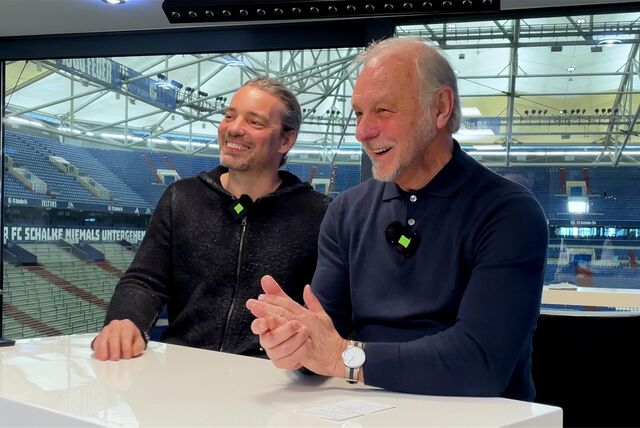 Fußball-Legende Rüdiger Abramczik und der Gelsenkirchener Künstler Christian Nienhaus sprechen im Legenden-Talk über eine besondere Aktion.