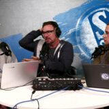 Schalke-Reporter Tim Kühnel, Nico Keßeboom und René Preuß in der neusten Episode des „Schalke-Pottcast“.