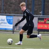 Conner Schönfelder am Ball.