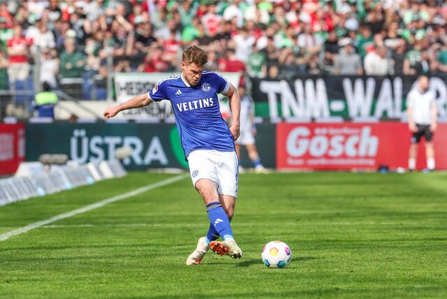 Schalke-Kapitän Simon Terodde will den Klassenerhalt schnell perfekt machen.