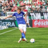 Schalke-Kapitän Simon Terodde will den Klassenerhalt schnell perfekt machen.