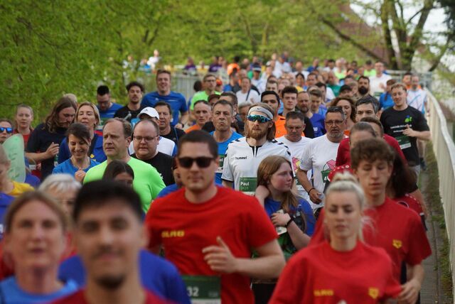 Gemeinsam laufen über 4000 Menschen beim Firmenlauf durch Unna