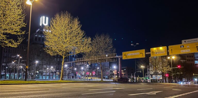 Auf dem Wall am U-Turm ist es nach 22 Uhr ungewohnt still – wie praktisch überall in Dortmund.