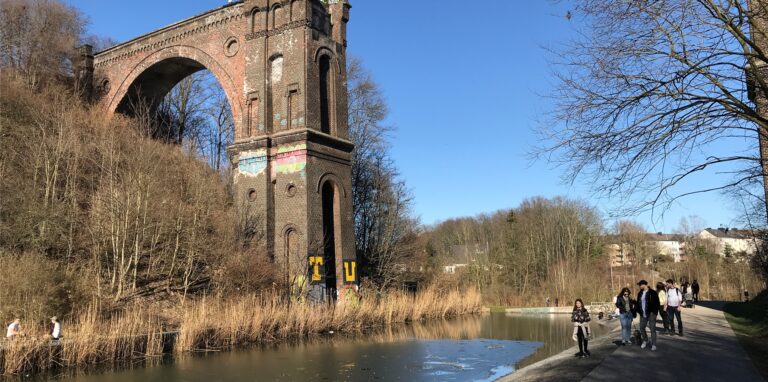 Viadukt zwischen Westfalenpark und Phoenix-West in Dortmund