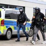 Polizei im Einsatz an dem Wuppertaler Gymnasium (Archivbild).
