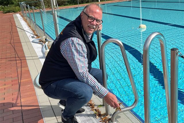Jürgen Thöne, Geschäftsführer des Solebades in Werne, erklärt, wann das Freibad dazugeschaltet wird.