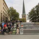 Vor inzwischen zwölf Jahren ist die Katharinentreppe unter anderem mit dem Slogan „Dortmund. Überrascht. Dich.“ verziert worden.