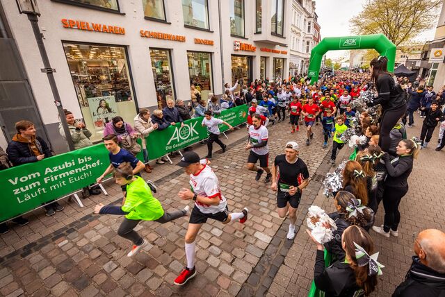 AOK Firmenlauf in Unna: Rund 4500 Läufer gingen an den Start und erlebten einen Volkslauf mit bester Stimmung.