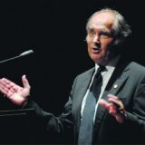 Michael Verhoeven als Ehrengast im Jahr 2008 in Unna, als das Geschwister-Scholl-Gymnasium sein 40. Geburtstag feierte.