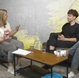 Moderatorin Katja Wehrland, Marian Laske (BVB-Reporter bei der Funke Mediengruppe) und Thomas Schulzke (Leiter des BVB-Teams der Ruhr Nachrichten) diskutieren über den BVB.