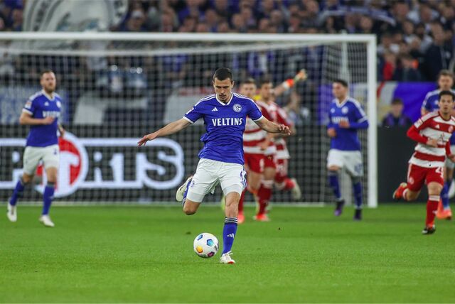 Ron Schallenberg zeigte eine ordentliche Leistung im defensiven Schalker Mittelfeld.