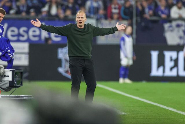 27.04.2024, Fussball, 2. Bundesliga, 31. Spieltag, Saison 2023/2024, FC Schalke 04 – Fortuna Düsseldorf, Cheftrainer Karel Geraerts (FC Schalke 04)