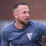 Oliver Winter vom Werner SC liefert sich ein Duell mit Capelles Tobias Temmann.