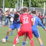 Dylan Pires (l.) im Gewusel. Mit dem HSC kam er nicht über ein 0:0 in Soest hinaus.