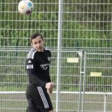 Dennis Köse beim Kopfball