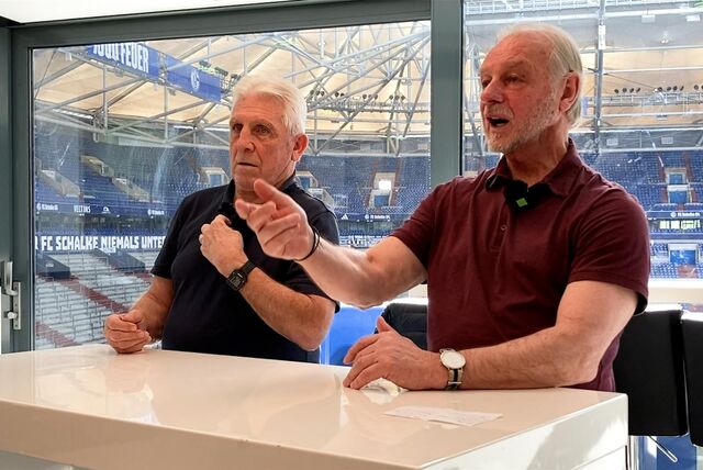 Die Fußball-Legenden Klaus Fischer und Rüdiger Abramczik sprechen im Legenden-Talk über die aktuelle Situation.