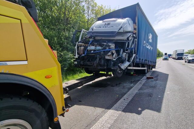 Unfall auf der A1 zwischen Unna und Kamen: Dieser Lastwagen ist am Dienstag (30.04.) auf einen anderen aufgefahren.