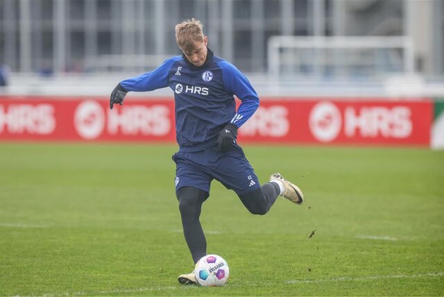 03.04.2024, Fussball, Saison 2023/2024, 2. Bundesliga, Training FC Schalke 04, Keke Topp (FC Schalke 04)