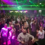 Tanz in den Mai: Unna feiert in seiner pulsierenden Stadthalle mit Musik, Lichtern und ausgelassener Stimmung.