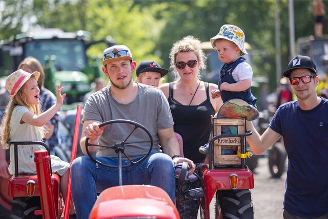 Historische Landmaschinen im Rampenlicht: Ein Treckertreffen lockt Besucher am 1. Mai auf die Wilhelmshöhe in Fröndenberg.