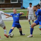 Julien Burmann und Tim Birnkraut (v.re.) sind mit dem VfL Schwerte am Donnerstagabend (2. Mai) beim FC Hellas/Makedonikos Hagen zu Gast.