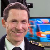 Kreisbrandmeister Martin Weber steht im Video-Studio des Rubens-Verlages in Unna.