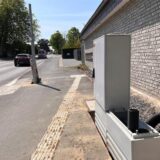An der Hammer Straße sind Ampelmasten und ein Schaltkasten aufgebaut.