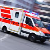 Ein Rettungswagen eilt zum Einsatz.