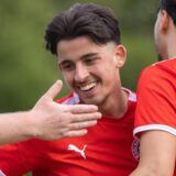 Manuel Stiepermann, Alessandro Paschedag und Furkan Cengiz vom SSV Mühlhausen jubeln und klatschen sich ab.