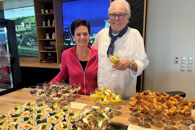 Dagmar und Dieter Neumann hinter dem Tresen im Museumscafé in Bergkamen-Oberaden.