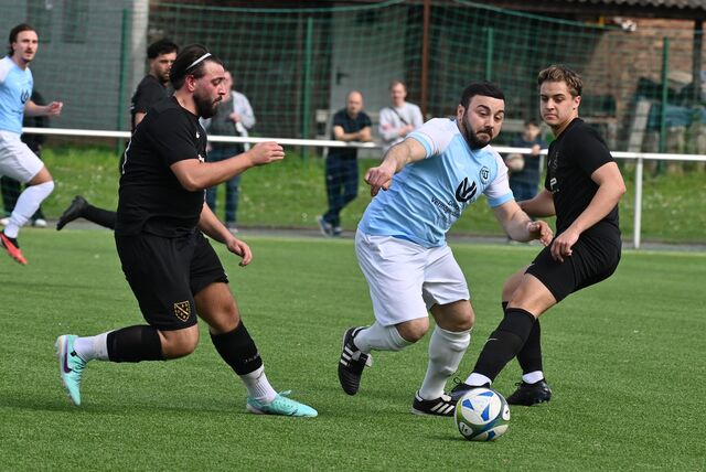 Engin Duman (M.) erzielte für Rünthe 43 Saisontore.