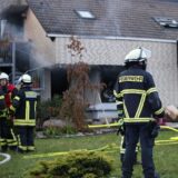 Einsatz in Unna-Massen: Zahlreiche Feuerwehrleute eilten am Sonntagabend (5.05.) zur Ostendstraße.
