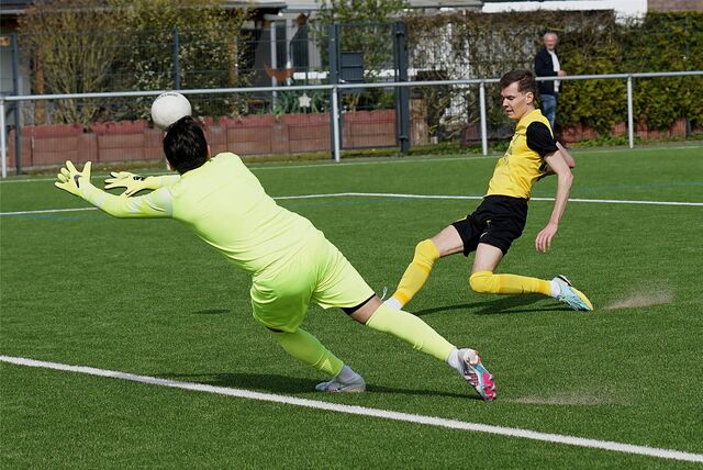 Jannes Krupka (r.) stürmt in der nächsten Saison für RW Unna.